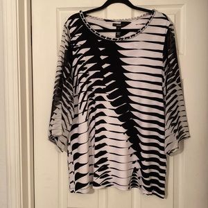 Alfani zebra striped tunic Silver chain trim around the round neckline stunning